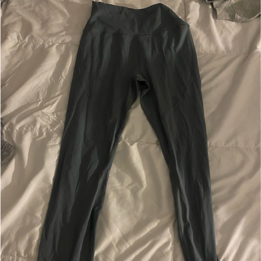 2 pairs of leggings